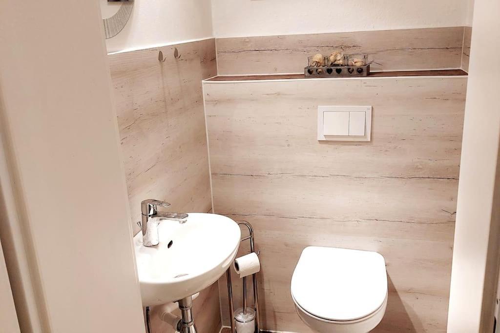 Zentrale Ferienwohnung - Direkt Am See Und Schloss Schwerin  Ngoại thất bức ảnh
